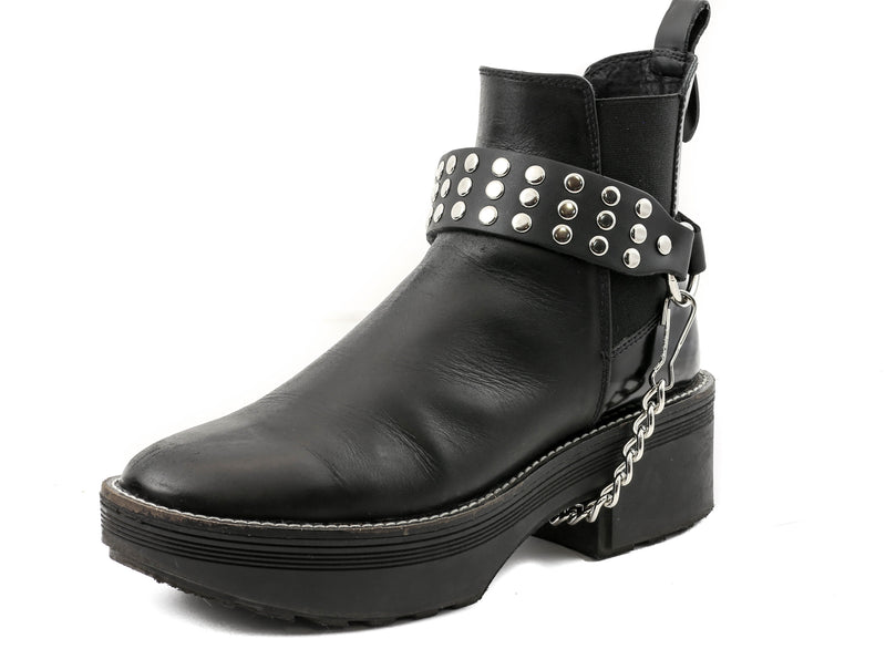 3 ROW RIVET RING BOOT STRAP