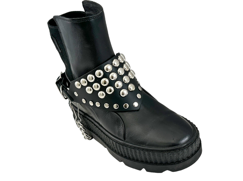 BS347 LARGE ROUND  STUDDED TRIANGULAR   BOOTSTRAP OVER LEATHER