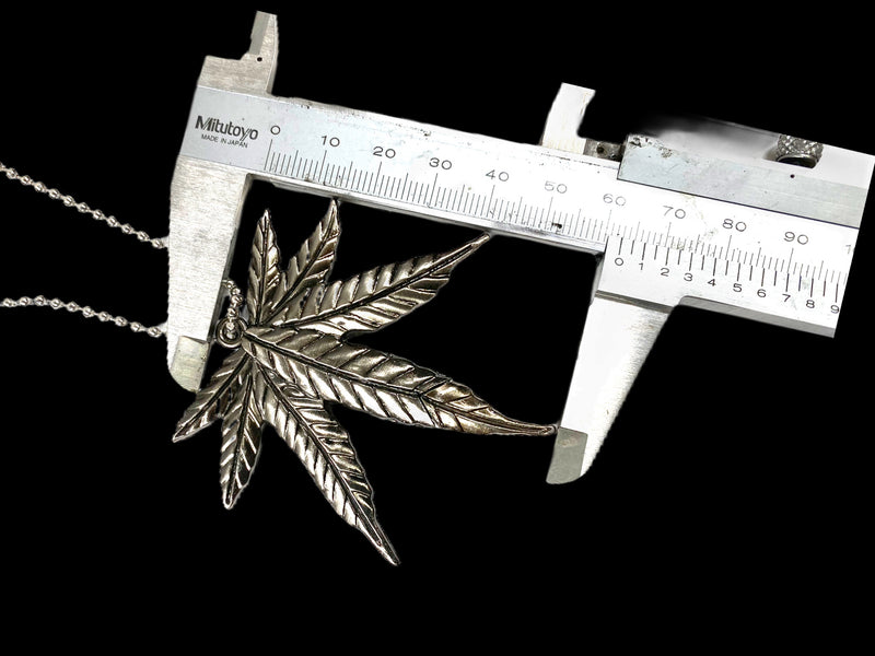 Marijuana Leaf Weed Ganja Pendant Knife Out